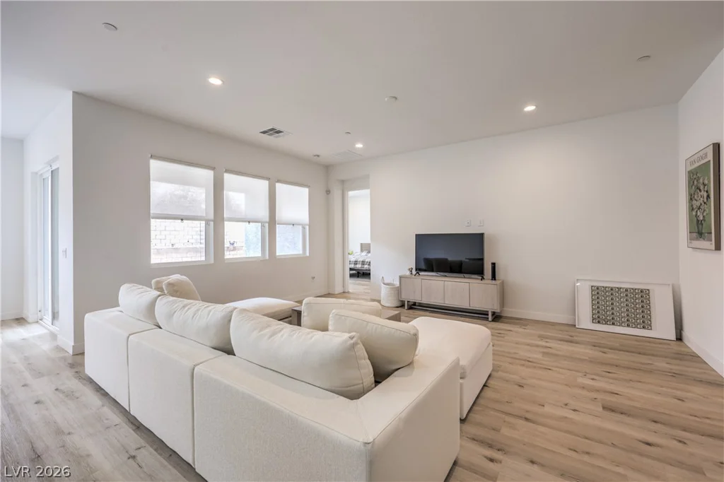 8935 Cassia Winds, Las Vegas, NV 89166