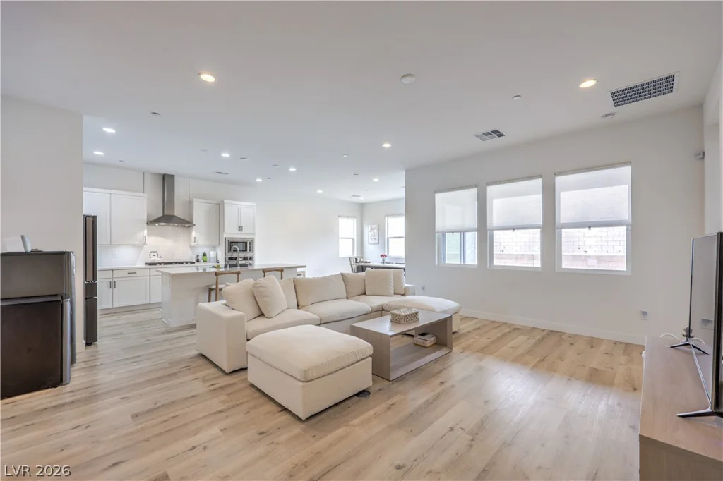 8935 Cassia Winds, Las Vegas, NV 89166