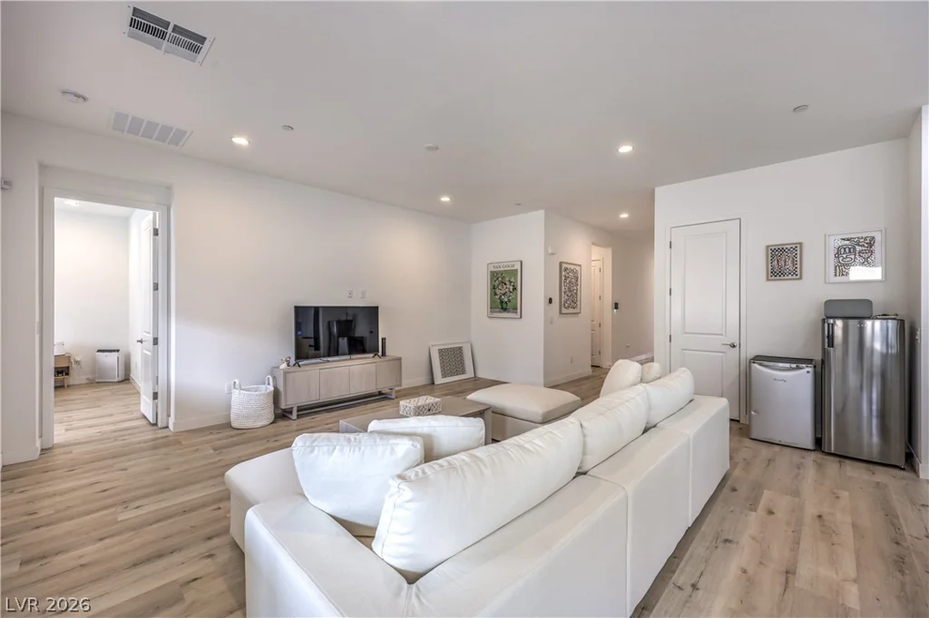 8935 Cassia Winds, Las Vegas, NV 89166