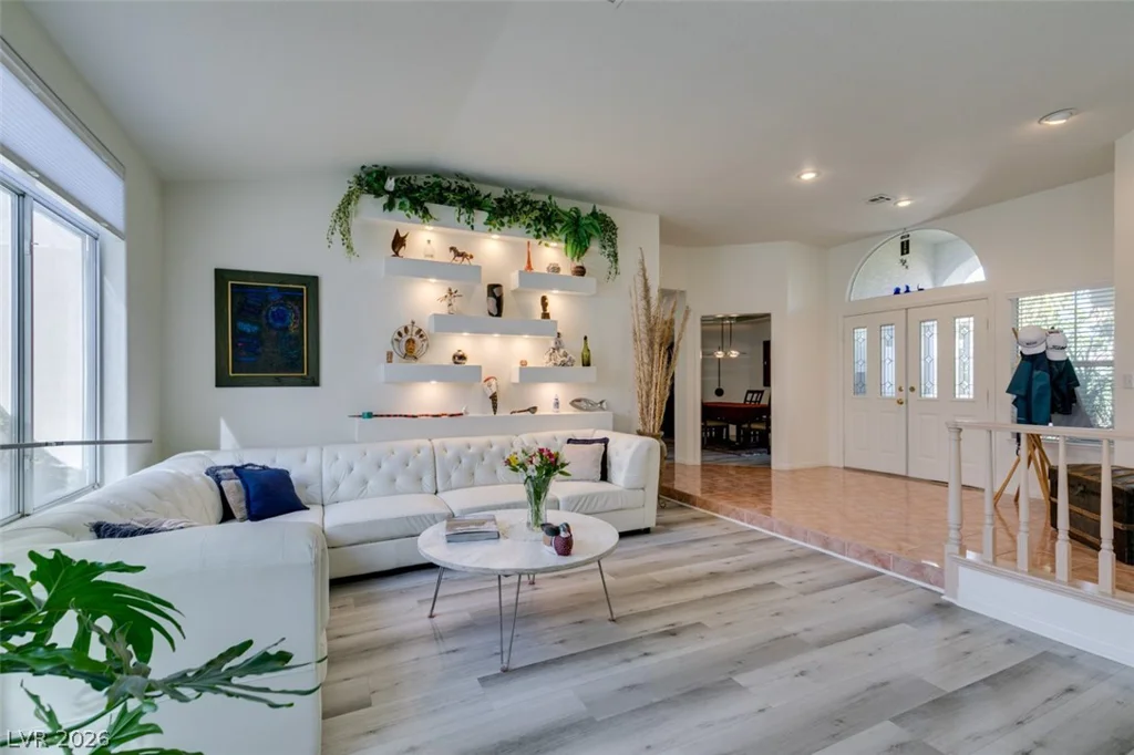 7813 Waterfalls, Las Vegas, NV 89128