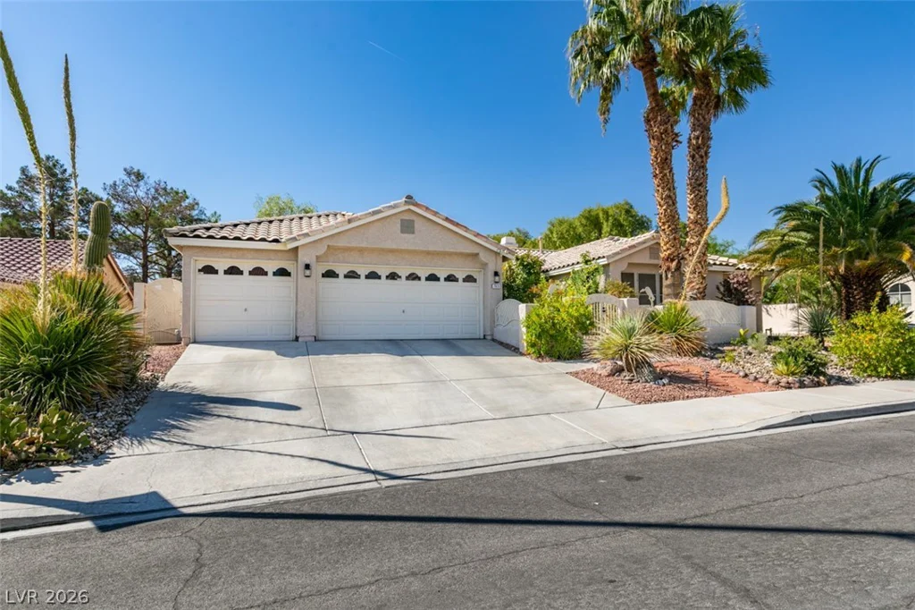 7813 Waterfalls, Las Vegas, NV 89128