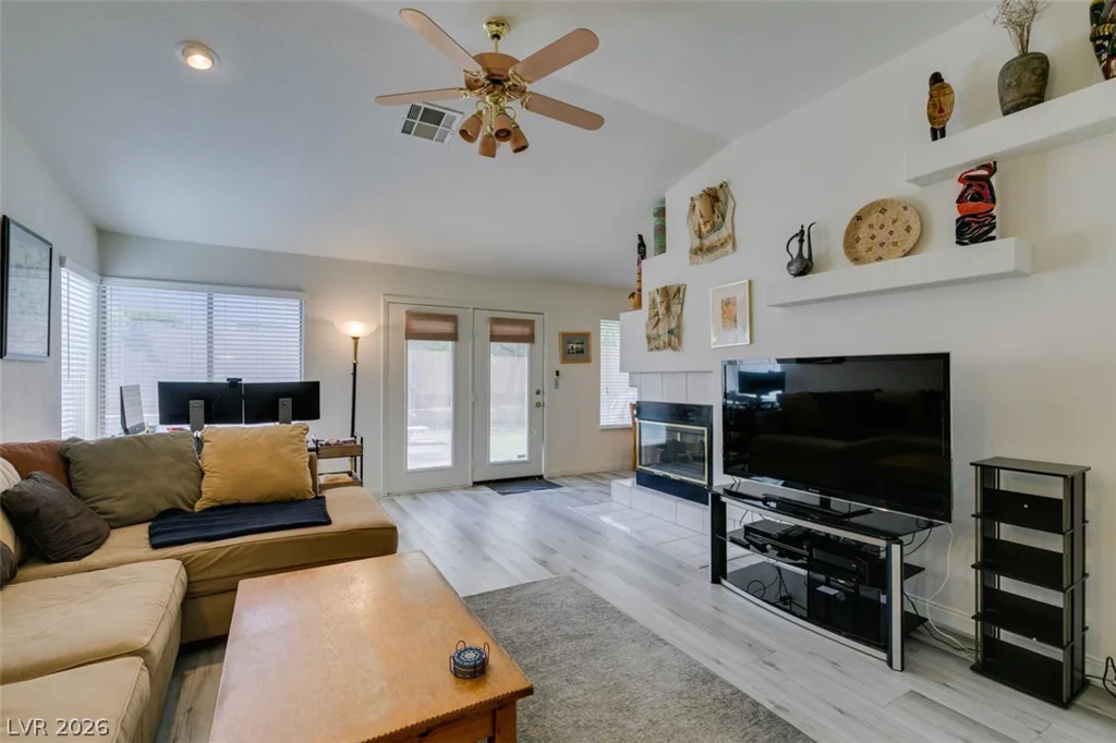 7813 Waterfalls, Las Vegas, NV 89128