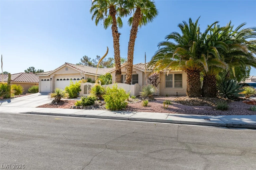 7813 Waterfalls, Las Vegas, NV 89128