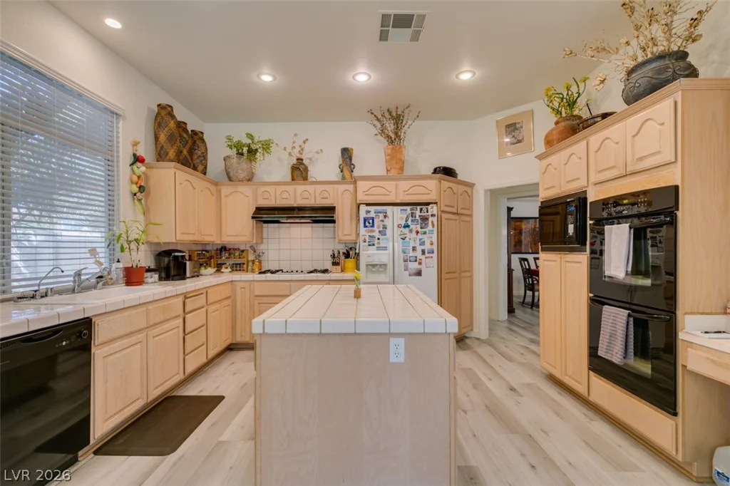 7813 Waterfalls, Las Vegas, NV 89128