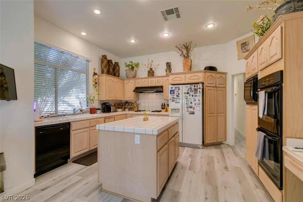 7813 Waterfalls, Las Vegas, NV 89128