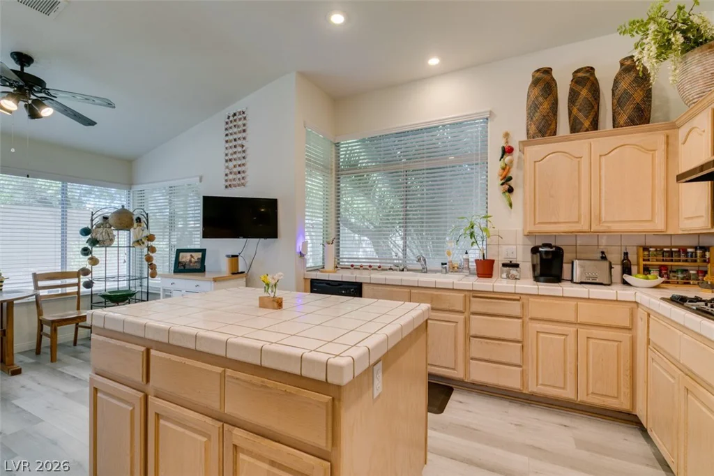 7813 Waterfalls, Las Vegas, NV 89128