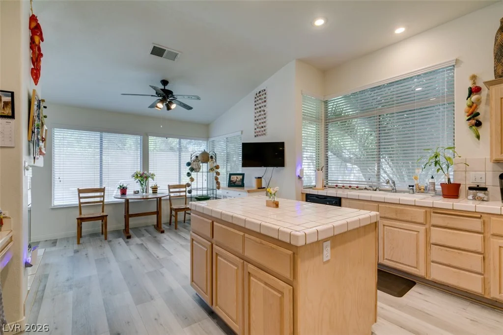 7813 Waterfalls, Las Vegas, NV 89128
