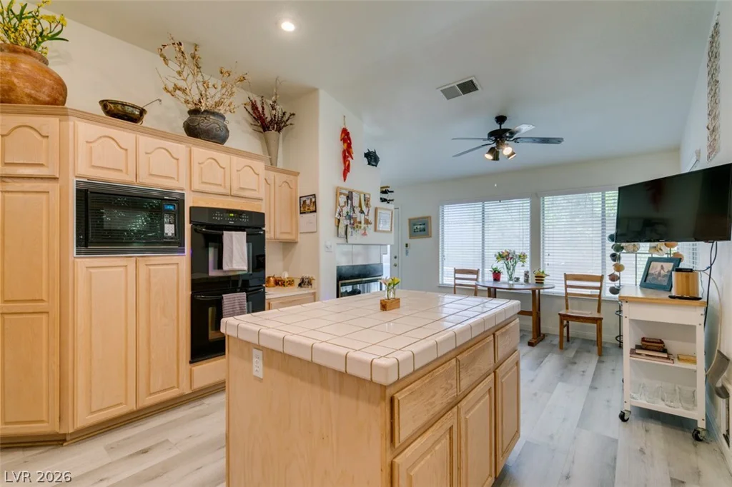 7813 Waterfalls, Las Vegas, NV 89128