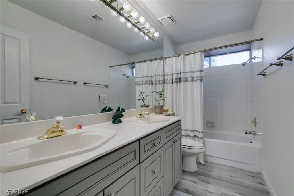7813 Waterfalls, Las Vegas, NV 89128