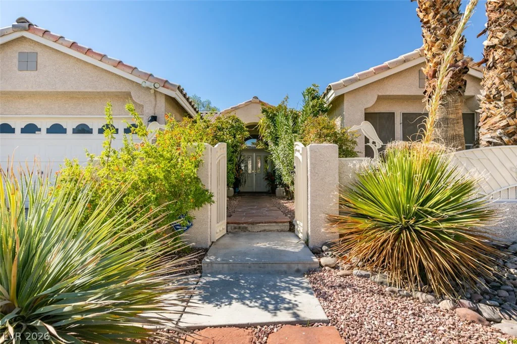 7813 Waterfalls, Las Vegas, NV 89128