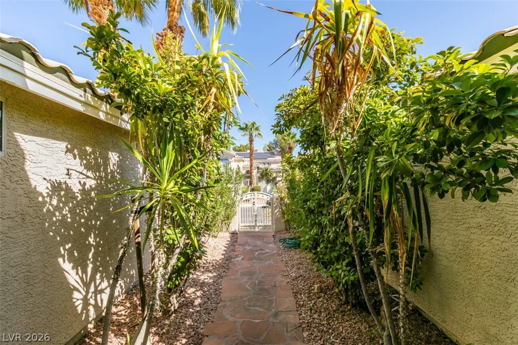 7813 Waterfalls, Las Vegas, NV 89128