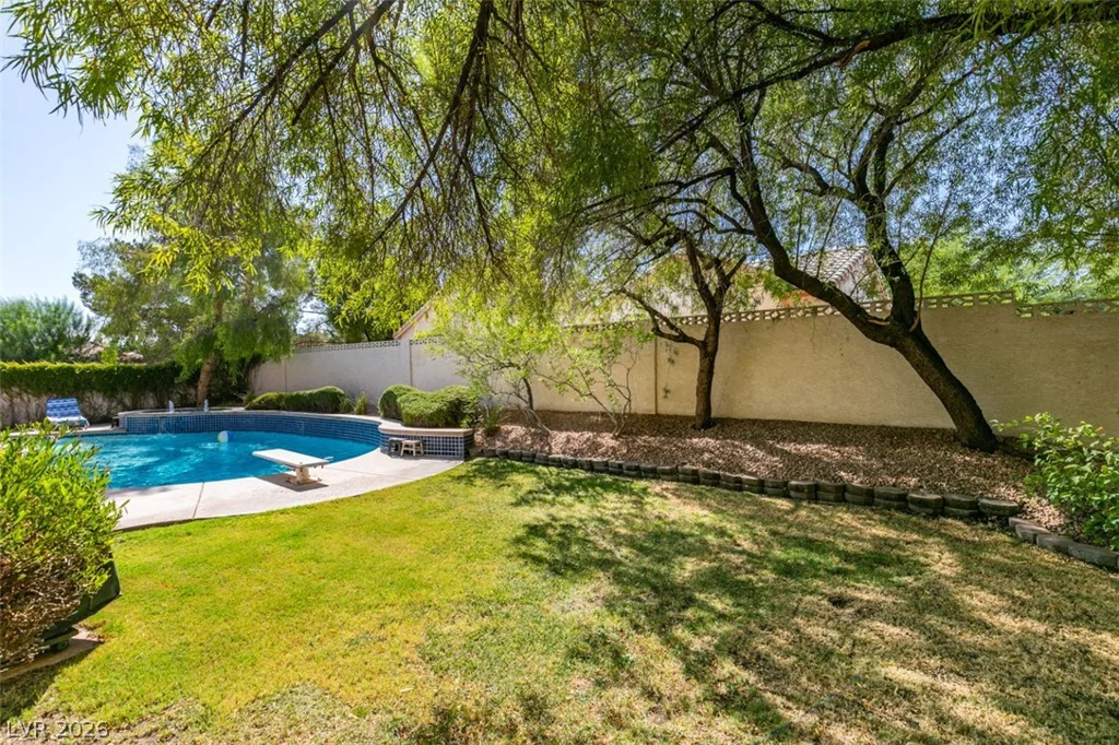 7813 Waterfalls, Las Vegas, NV 89128