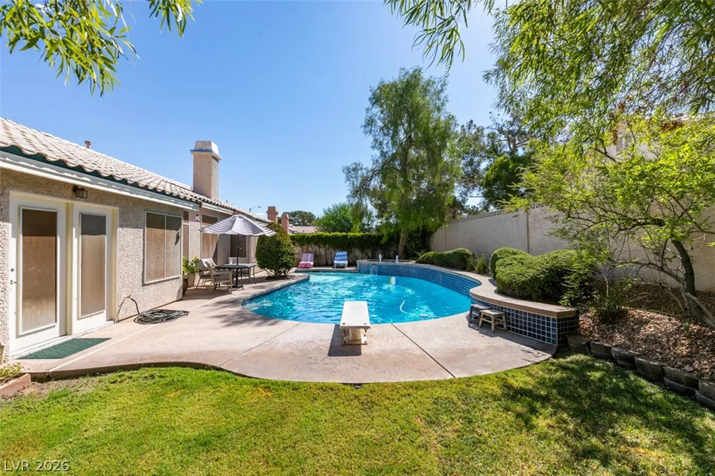7813 Waterfalls, Las Vegas, NV 89128