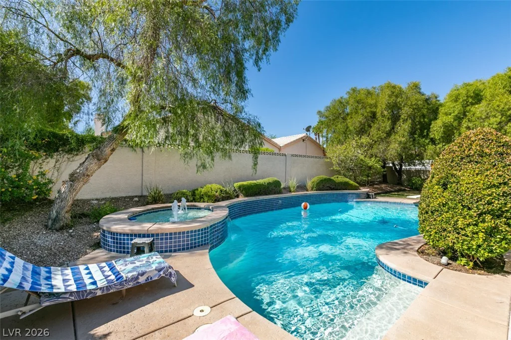7813 Waterfalls, Las Vegas, NV 89128