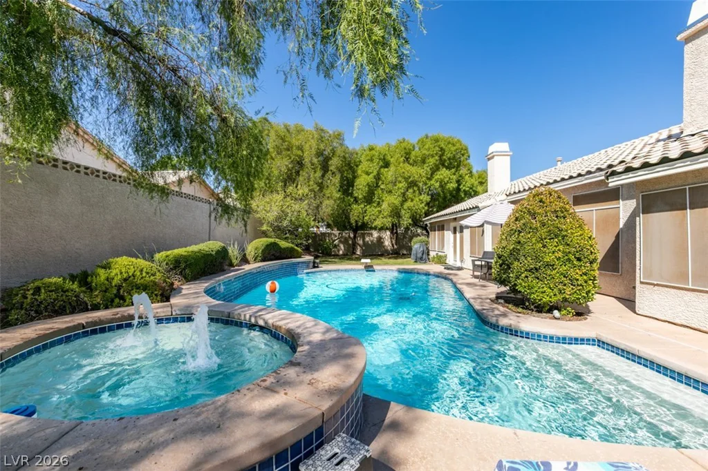 7813 Waterfalls, Las Vegas, NV 89128