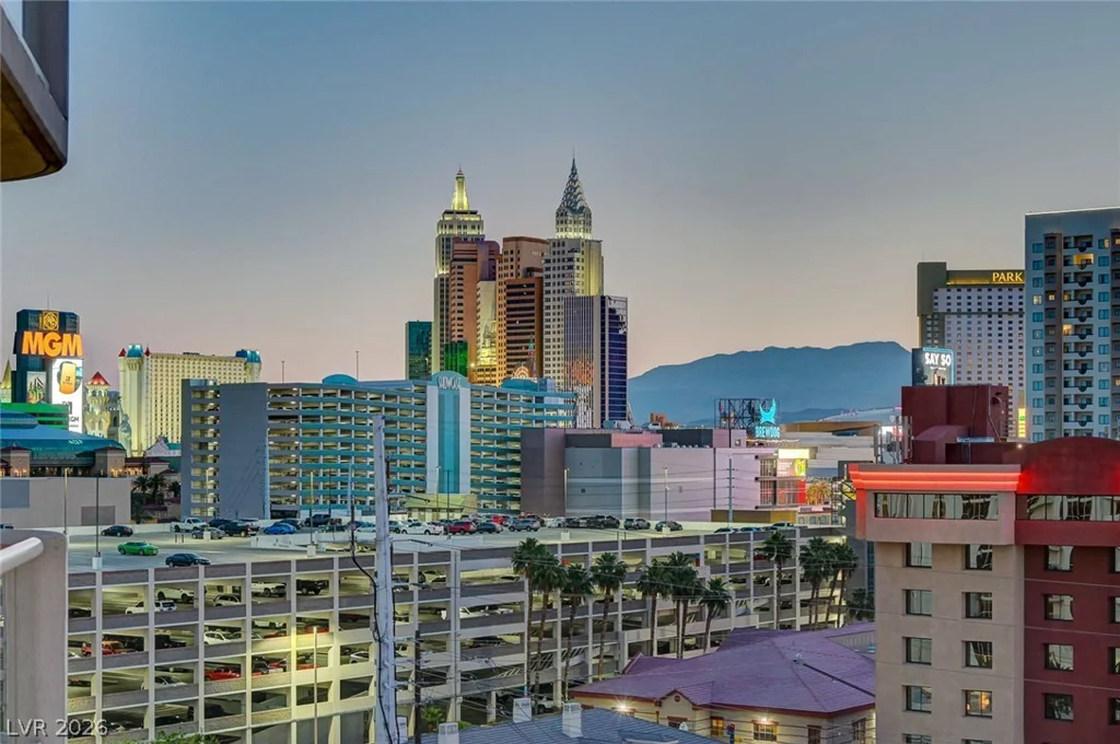 125 HARMON, Las Vegas, NV 89109