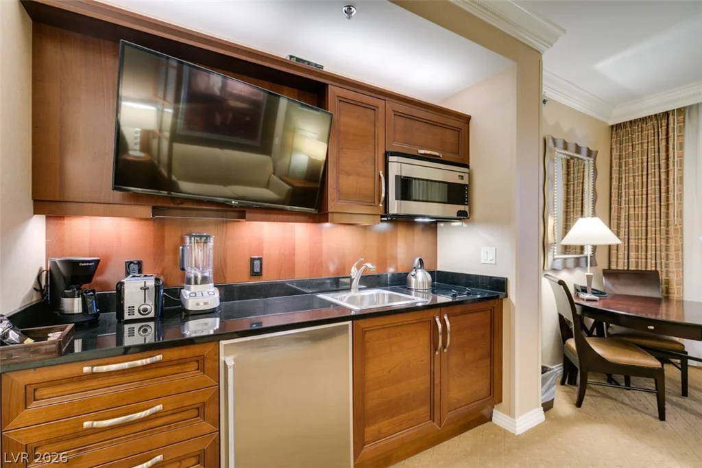 125 HARMON, Las Vegas, NV 89109