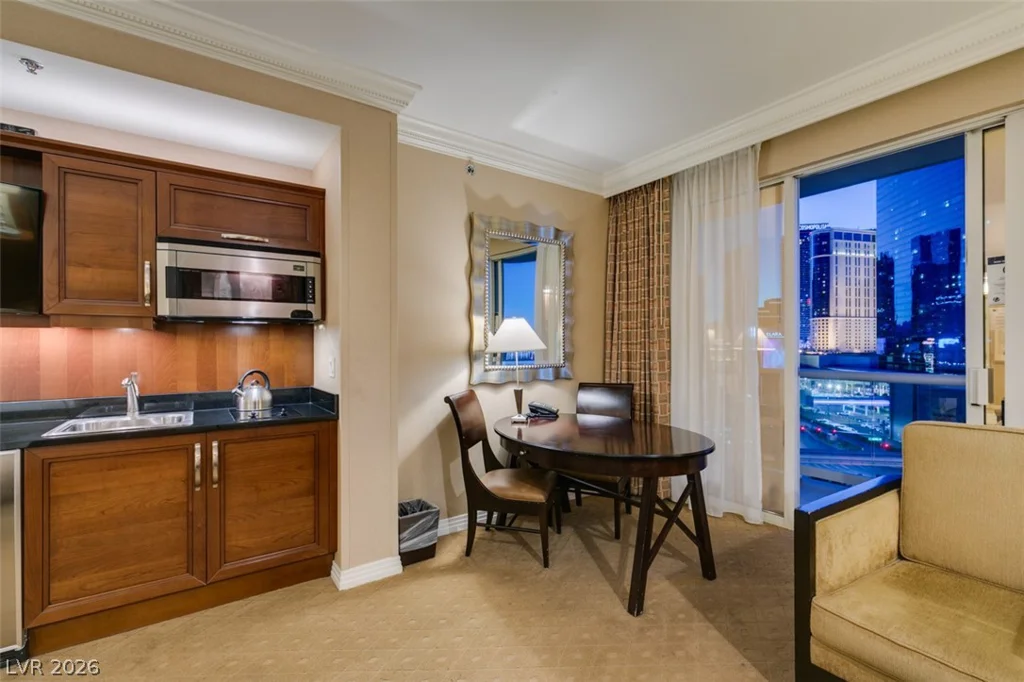 125 HARMON, Las Vegas, NV 89109