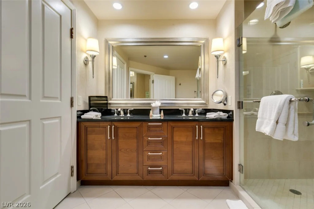 125 HARMON, Las Vegas, NV 89109