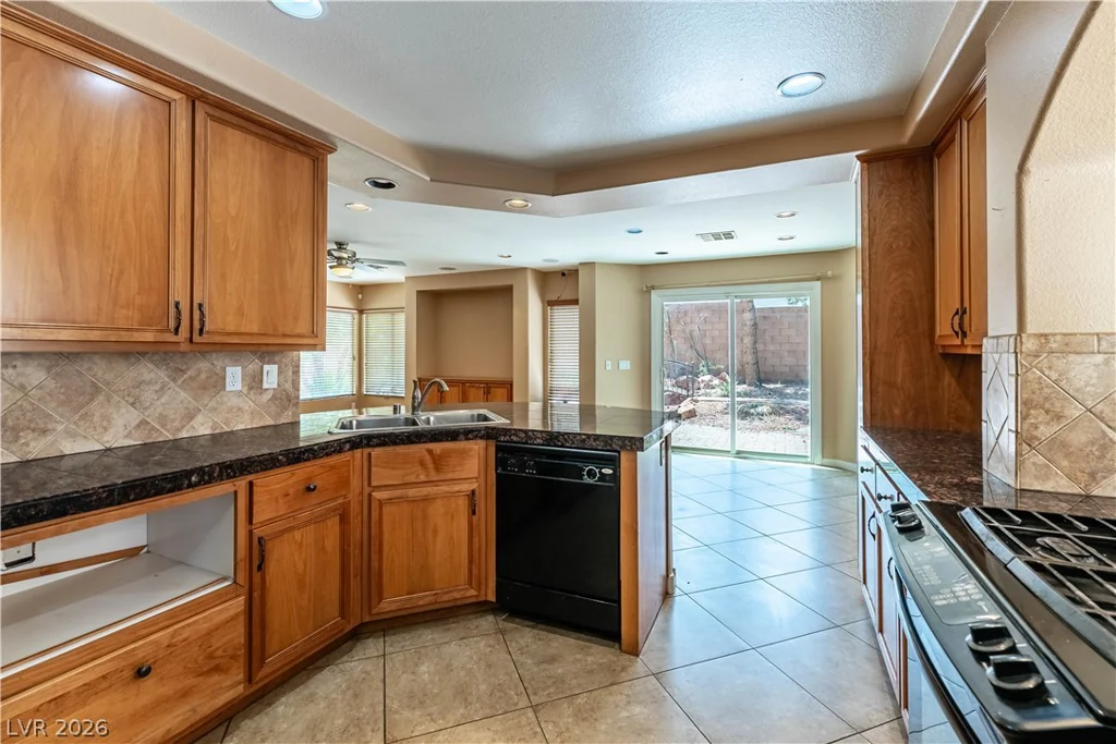10029 Pipestone, Las Vegas, NV 89141