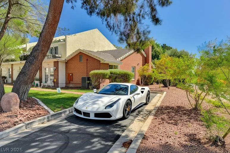726 Tam O Shanter, Las Vegas, NV 89109