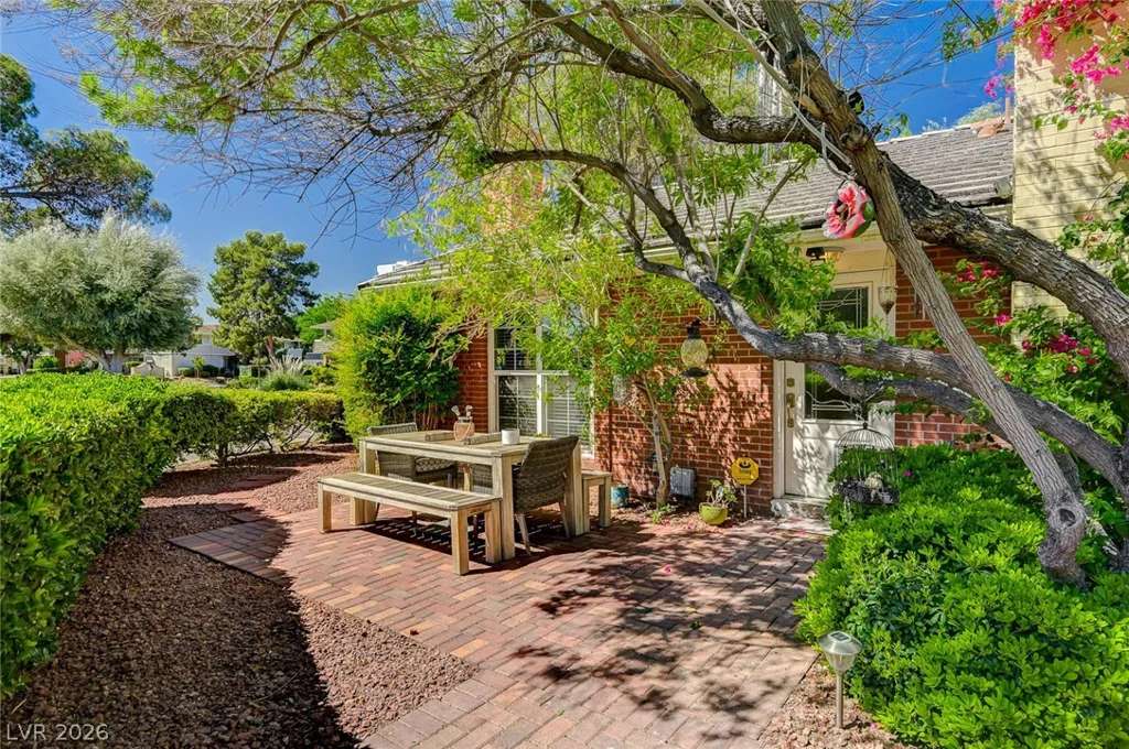 726 Tam O Shanter, Las Vegas, NV 89109