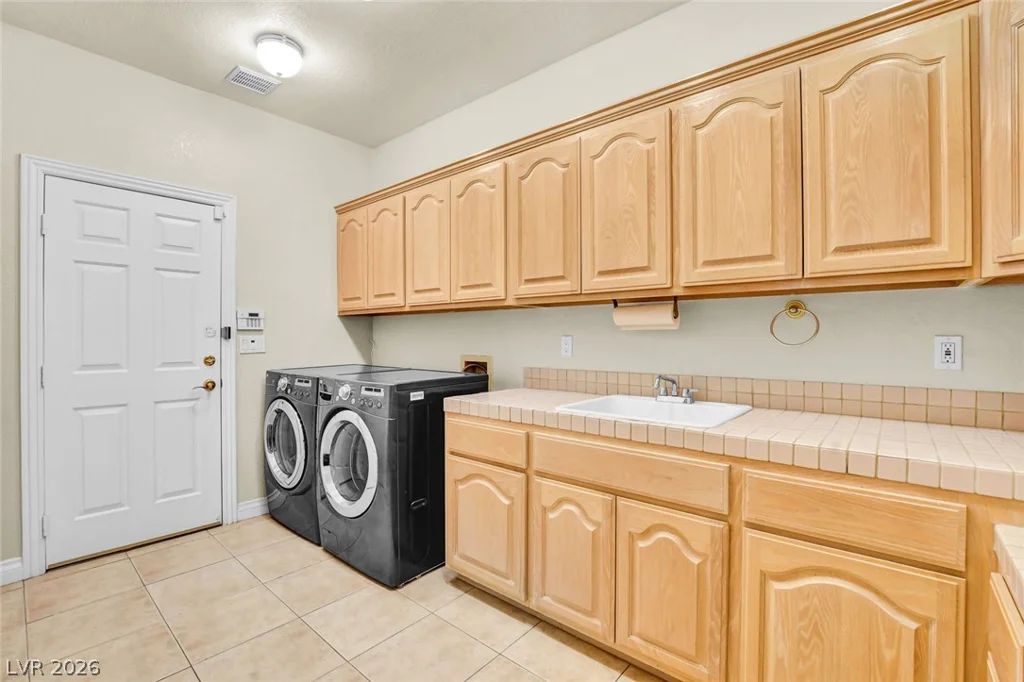 1931 Fox Canyon, Las Vegas, NV 89117