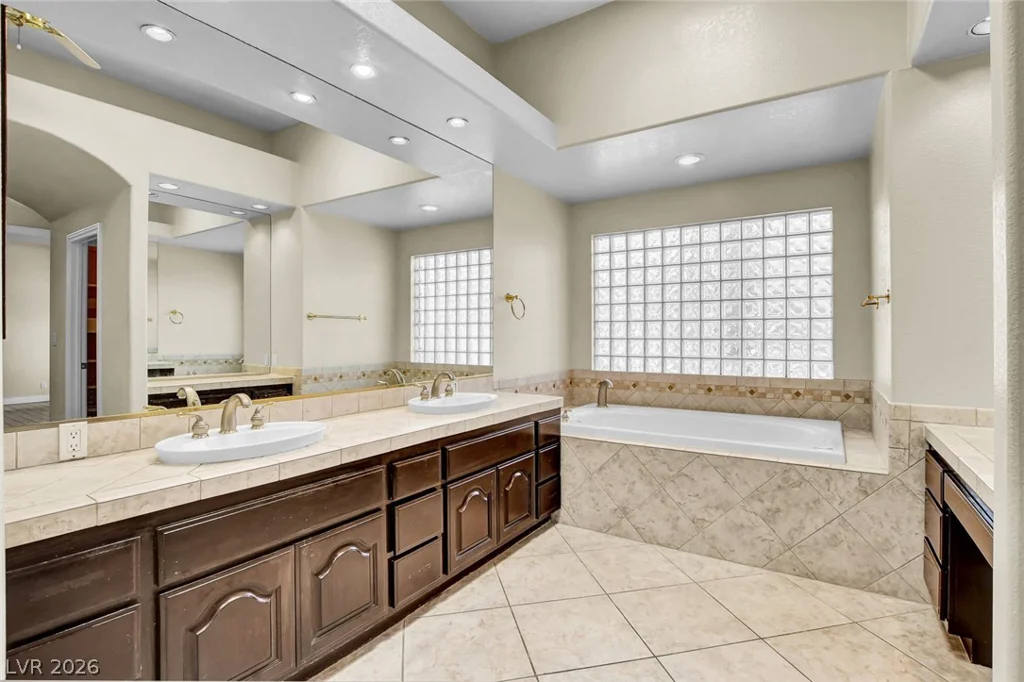 1931 Fox Canyon, Las Vegas, NV 89117