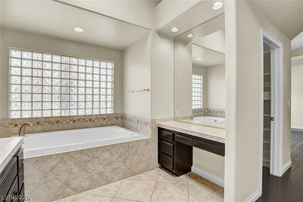 1931 Fox Canyon, Las Vegas, NV 89117
