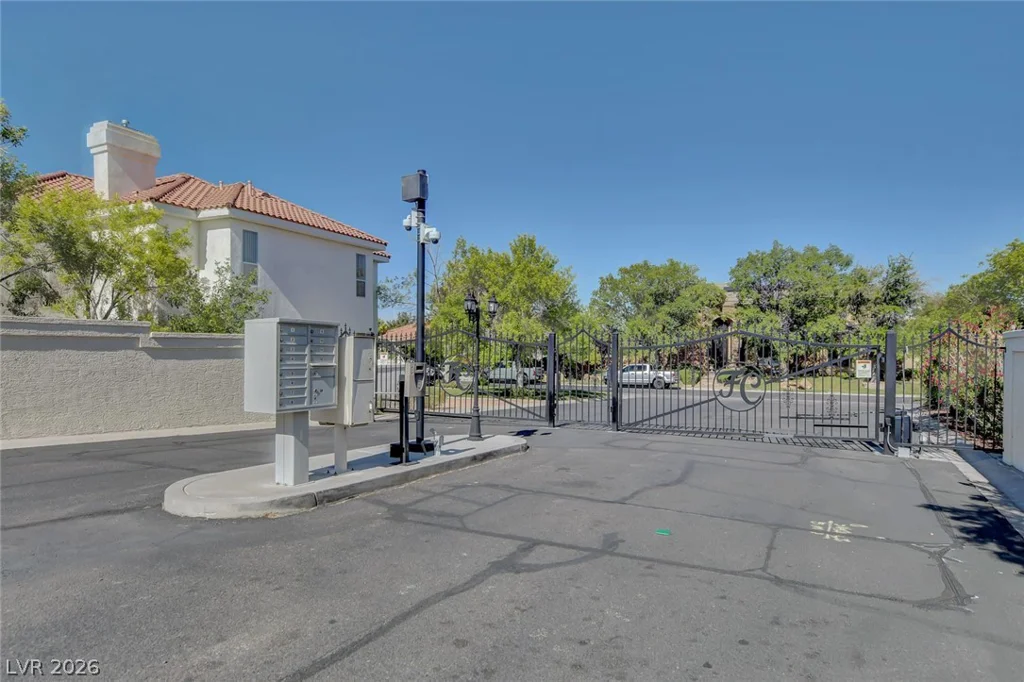 1931 Fox Canyon, Las Vegas, NV 89117