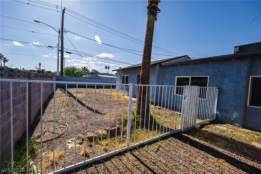 2125 Oakey, Las Vegas, NV 89104