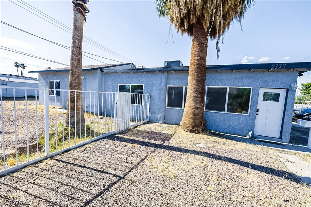 2125 Oakey, Las Vegas, NV 89104