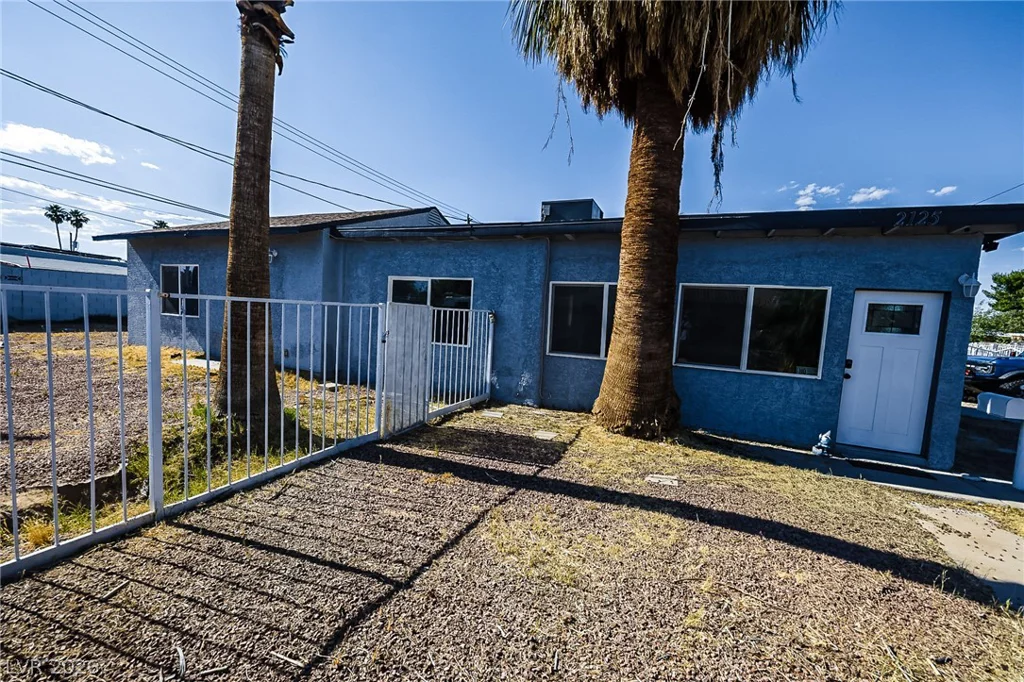 2125 Oakey, Las Vegas, NV 89104