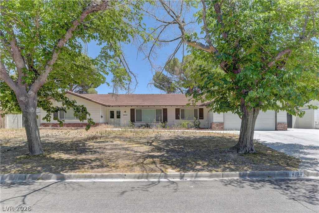 4204 Woodcrest, Las Vegas, NV 89121