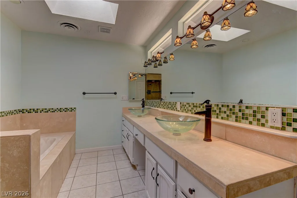 4204 Woodcrest, Las Vegas, NV 89121