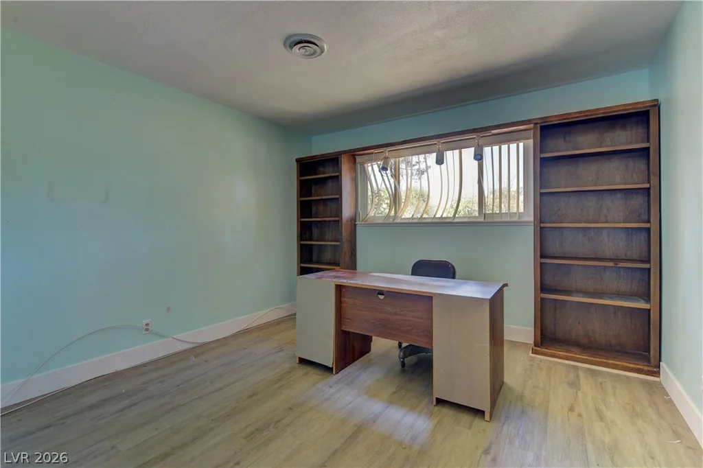 4204 Woodcrest, Las Vegas, NV 89121
