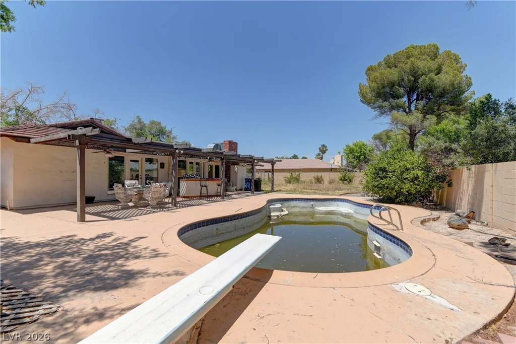 4204 Woodcrest, Las Vegas, NV 89121