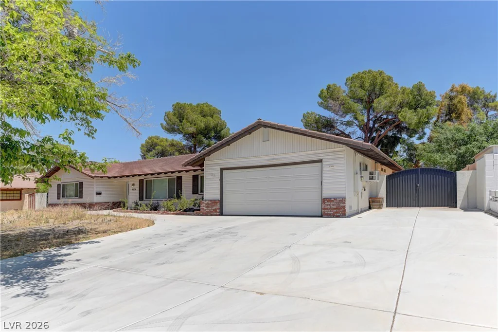 4204 Woodcrest, Las Vegas, NV 89121