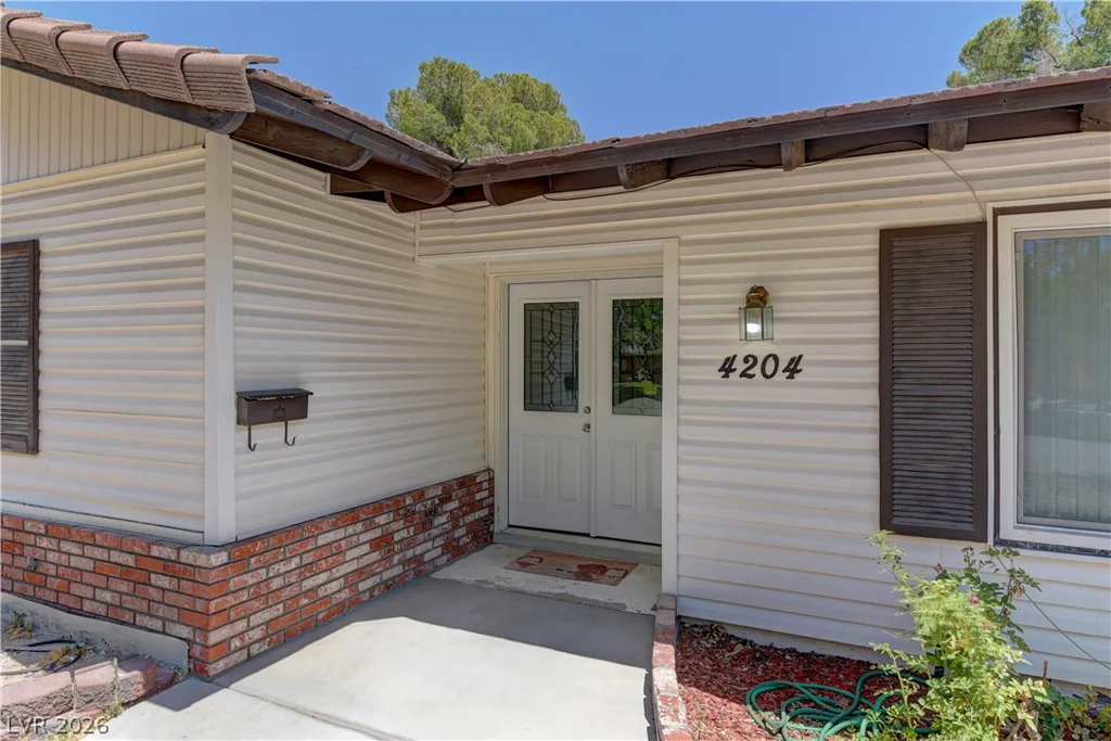 4204 Woodcrest, Las Vegas, NV 89121