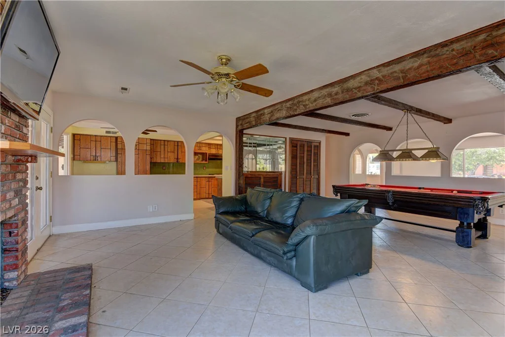 4204 Woodcrest, Las Vegas, NV 89121