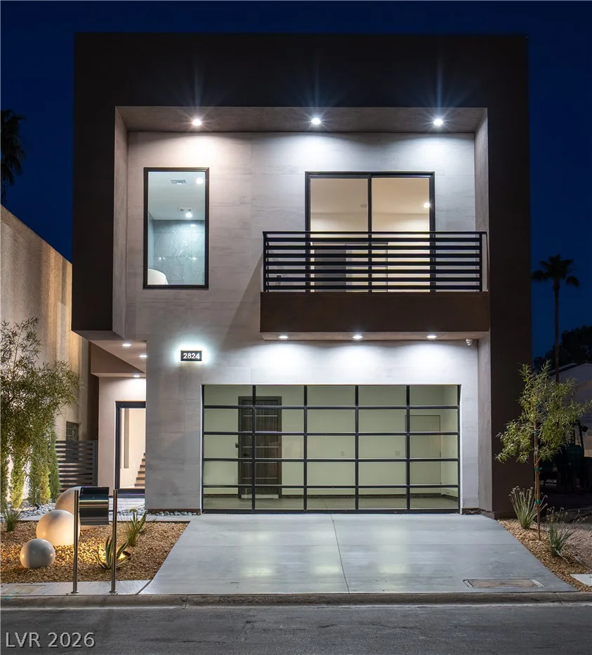 2824 Queens Courtyard, Las Vegas, NV 89109