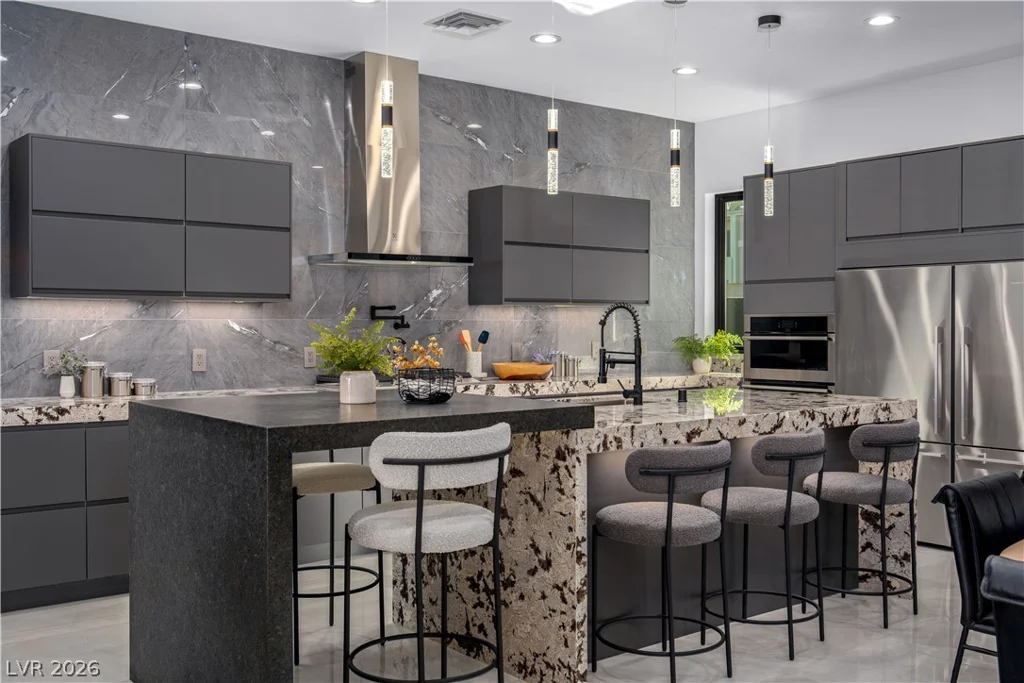 2824 Queens Courtyard, Las Vegas, NV 89109