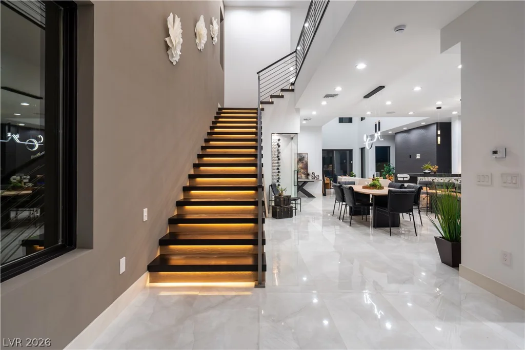2824 Queens Courtyard, Las Vegas, NV 89109
