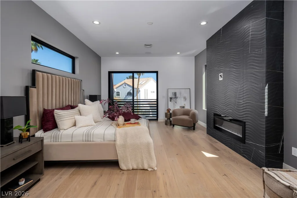 2824 Queens Courtyard, Las Vegas, NV 89109