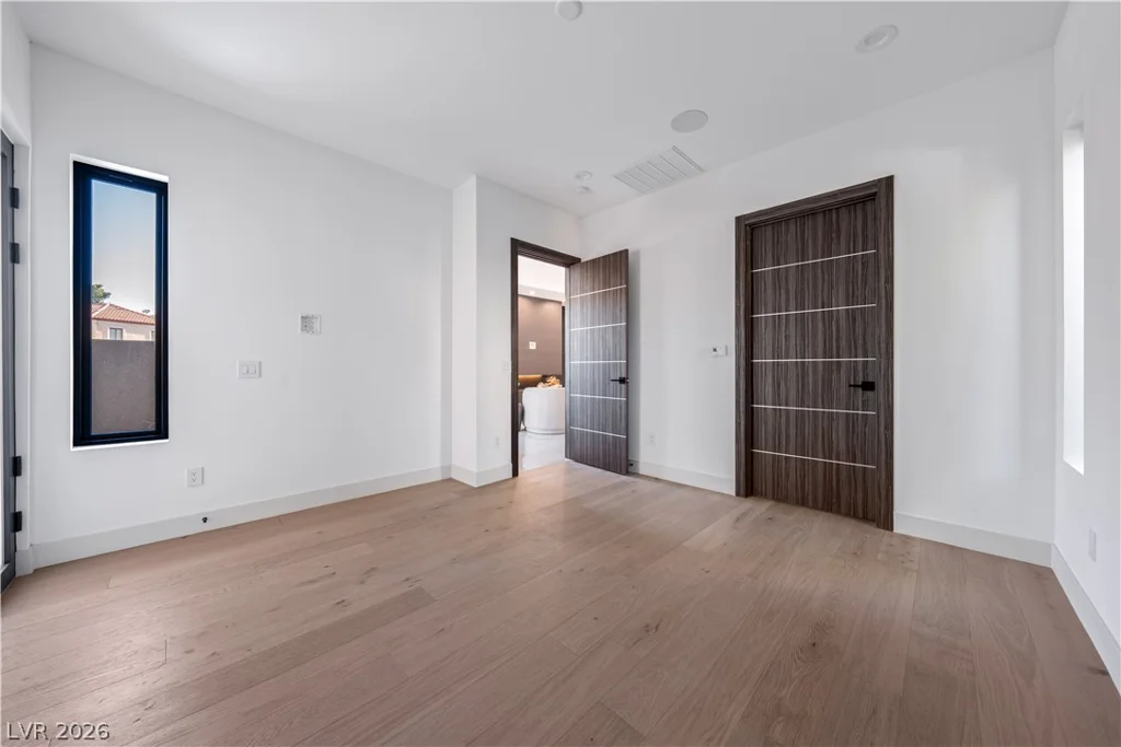 2824 Queens Courtyard, Las Vegas, NV 89109