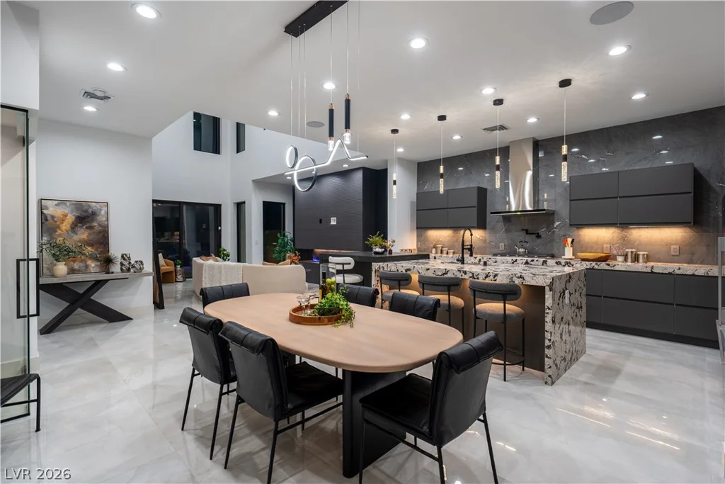 2824 Queens Courtyard, Las Vegas, NV 89109