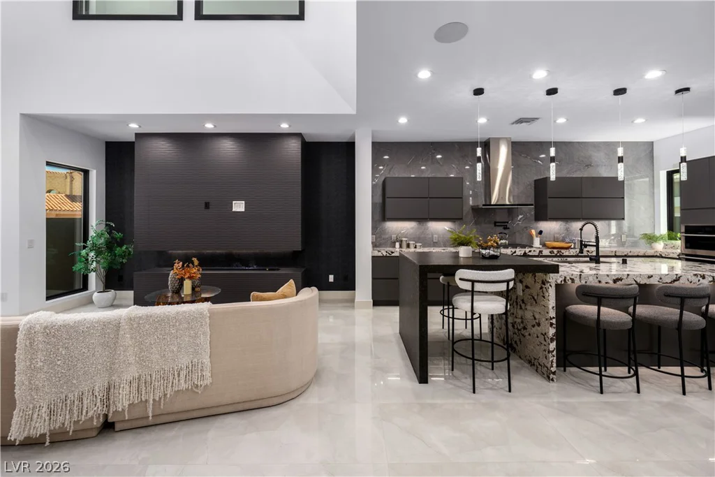 2824 Queens Courtyard, Las Vegas, NV 89109