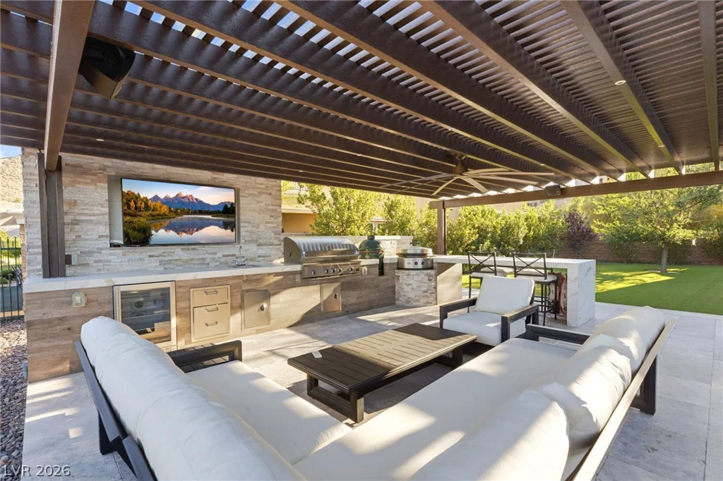 8 Olympia Chase, Las Vegas, NV 89141