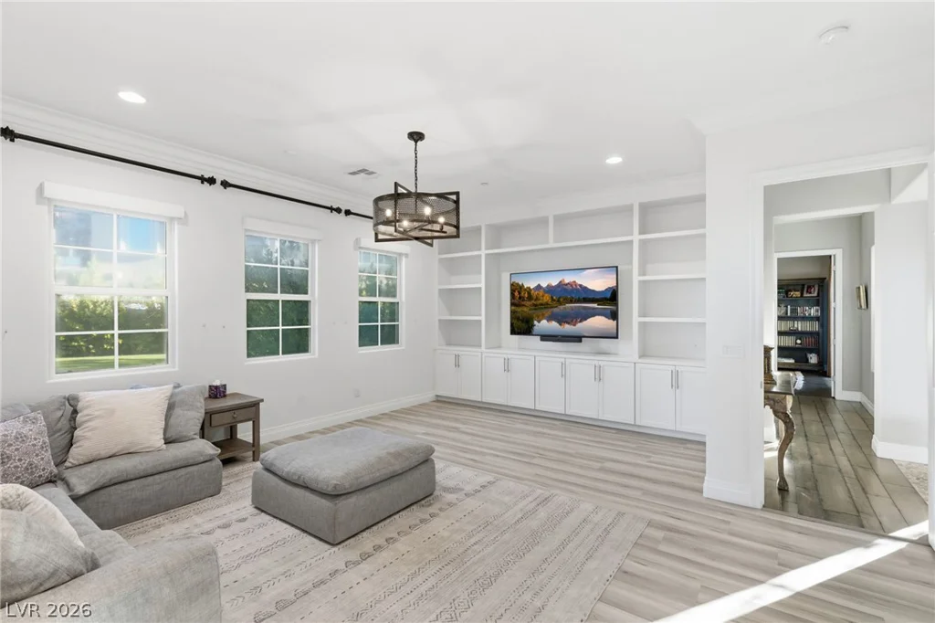 8 Olympia Chase, Las Vegas, NV 89141