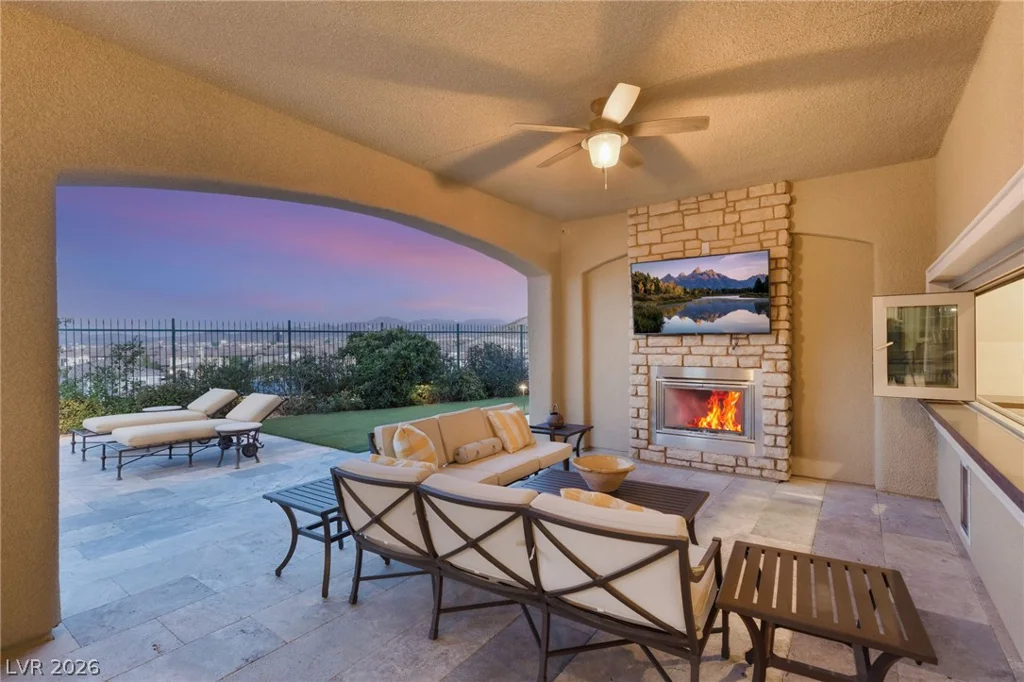 8 Olympia Chase, Las Vegas, NV 89141